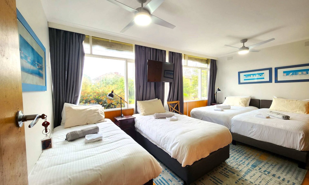 Highett House | Guest Room 5 Near Shops w/Fully Equipped Kitchen