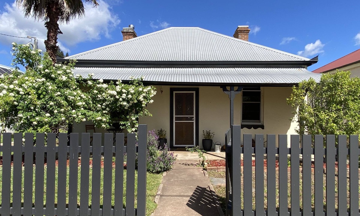 Central Mudgee Cottage | Guests give 5star reviews-cleanliness/location ! 5min walk to town. Dog friendly