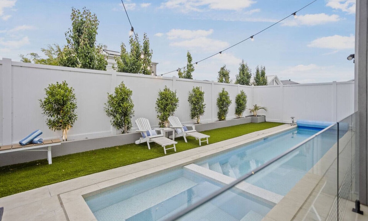 Torquay Apartment | Hamptons in Torquay - 5 bath, Pool, Spa & Theatre!