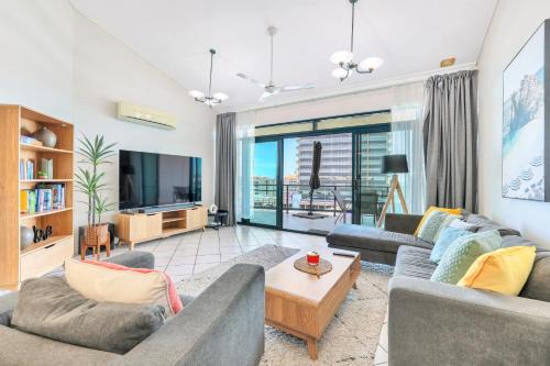 Darwin City Centre Apartment | Harbour Breeze Escape Top Floor Apt with Pool