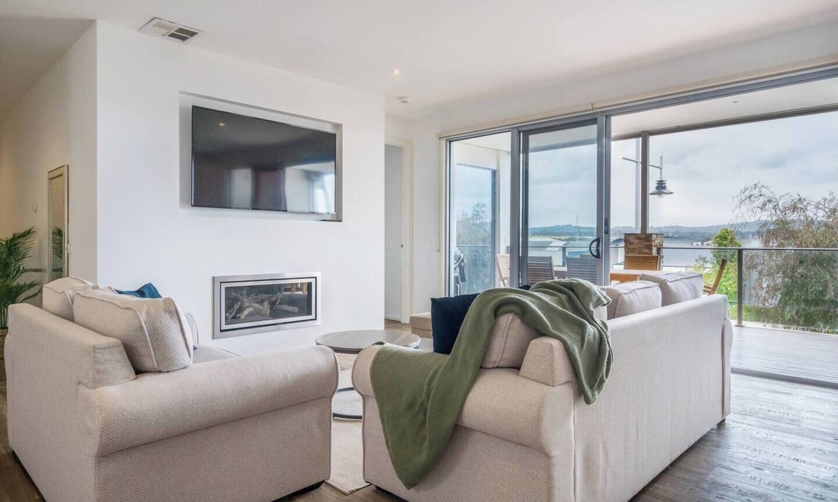Safety Beach House | Harbour Haven Generous Group Stay Near Martha Cove