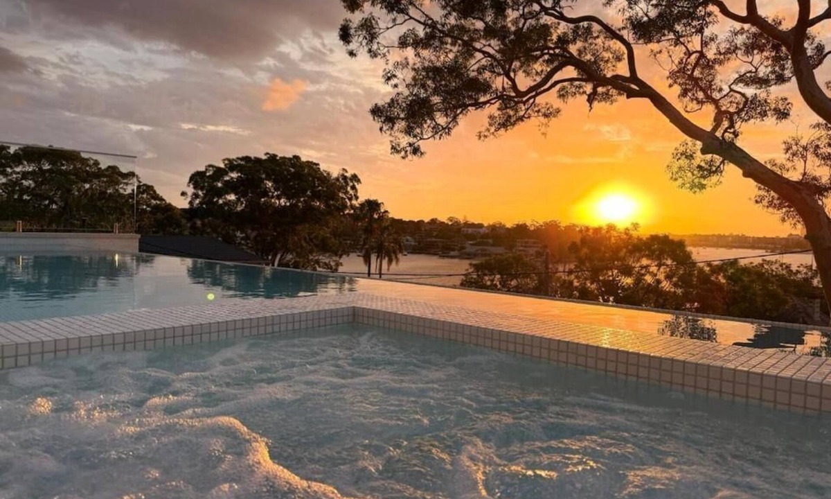 Gladesville Apartment | Harbour Views Luxe Apartment + Infinity Pool with Garden