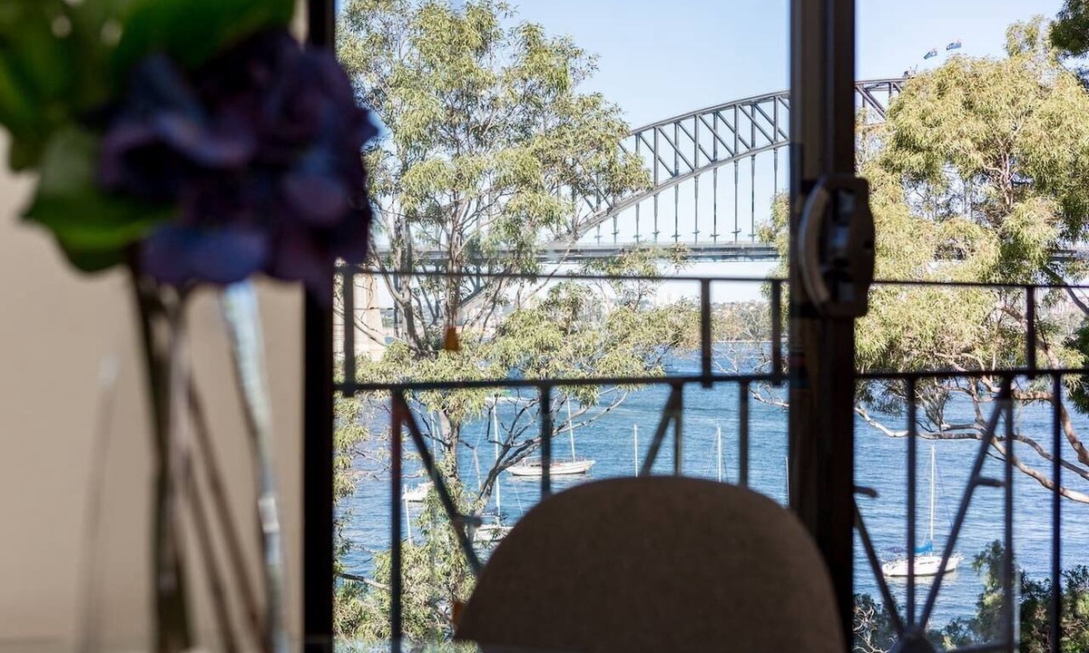 McMahons Point Apartment | Harbourfront Art Deco Hall Sought after in Sydney