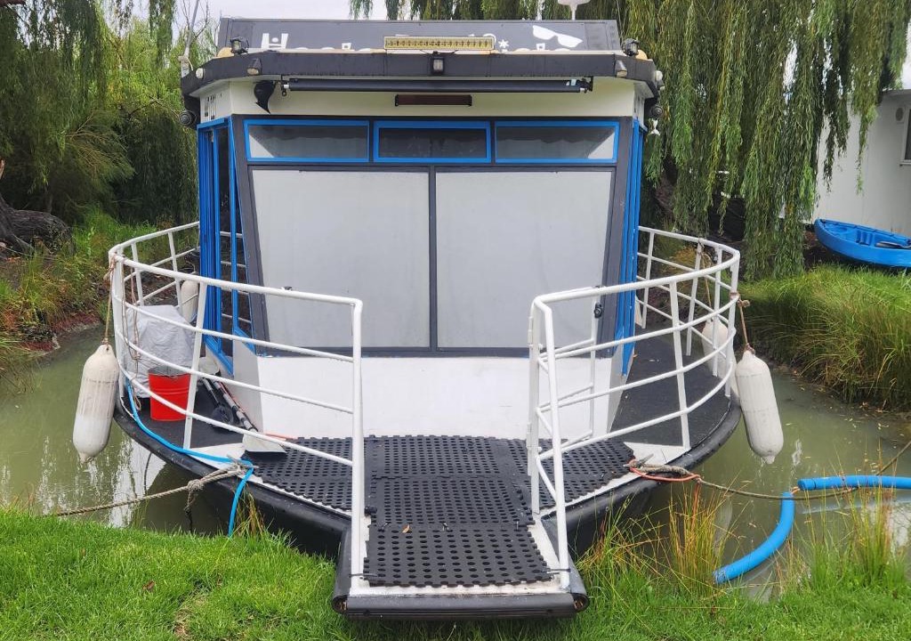 White Sands Boat Rental | Hasta La Vista river cruiser
