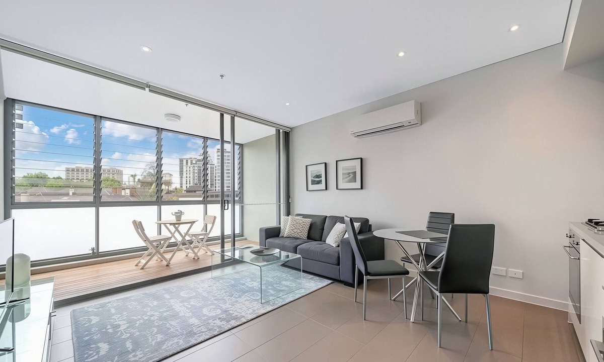 North Sydney Apartment | Heart of NorthSydney Mins walk to Bus Metro 2b2b APT w/Parking