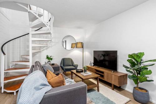 Wembley House | Heart of Wembley, 2 BR, 6km to Floreat Beach