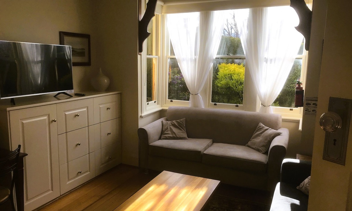 South Hobart Apartment | Hedge Cottage - Belton Apartments South Hobart