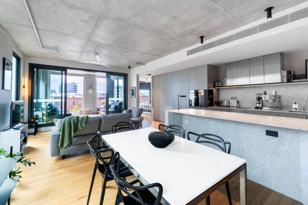 Collingwood Apartment | Hemingway Collingwood - Luxe Apartment