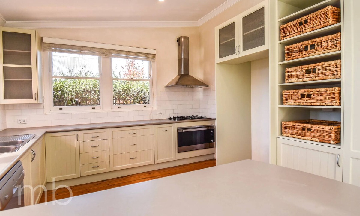 Orange House | Heritage Charmer | Roomy and cosy | Central Orange