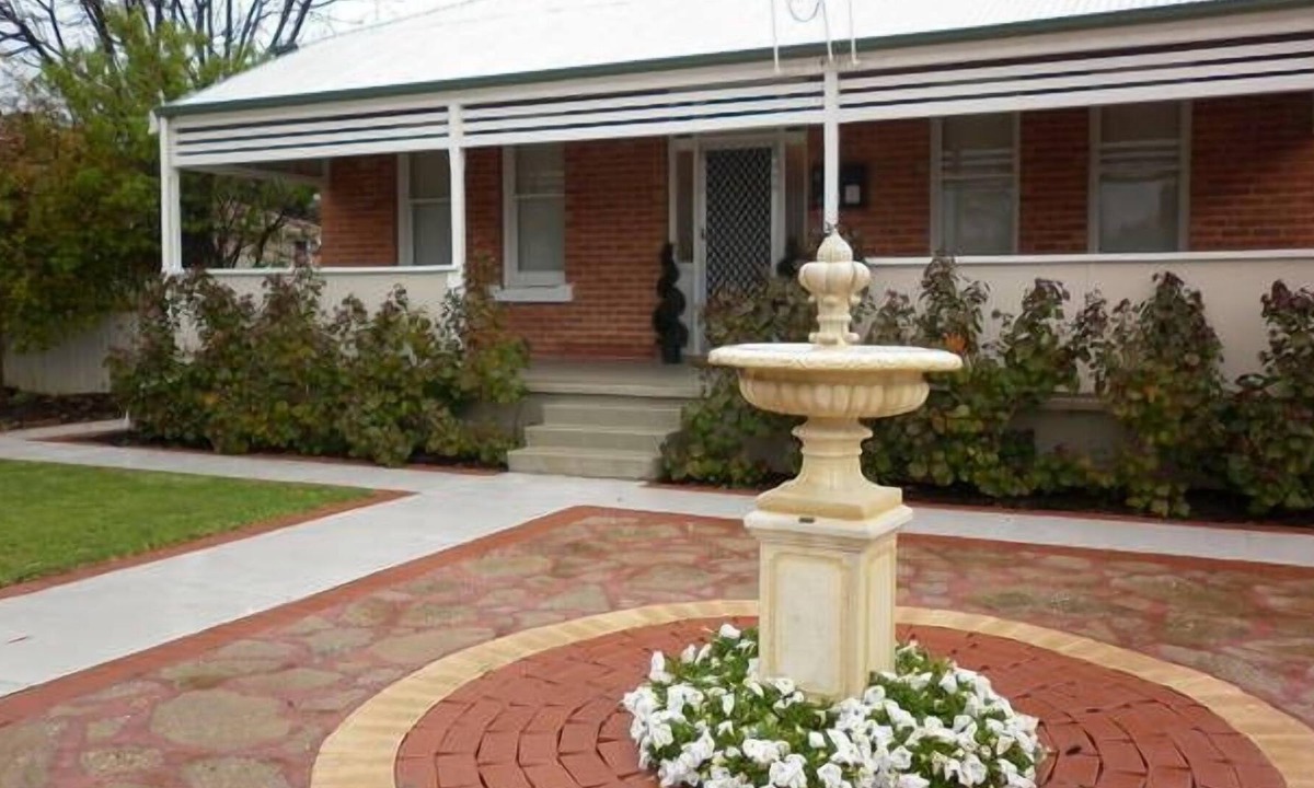 Merredin House | HERITAGE HOUSE Merredin. Much Effort & Expense has gone into this beautifu.