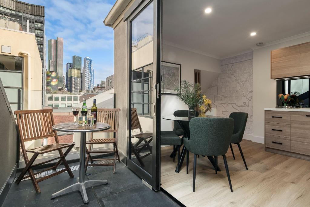 Carlton South Apartment | Heritage Luxe Terrace Opposite Melbourne Uni