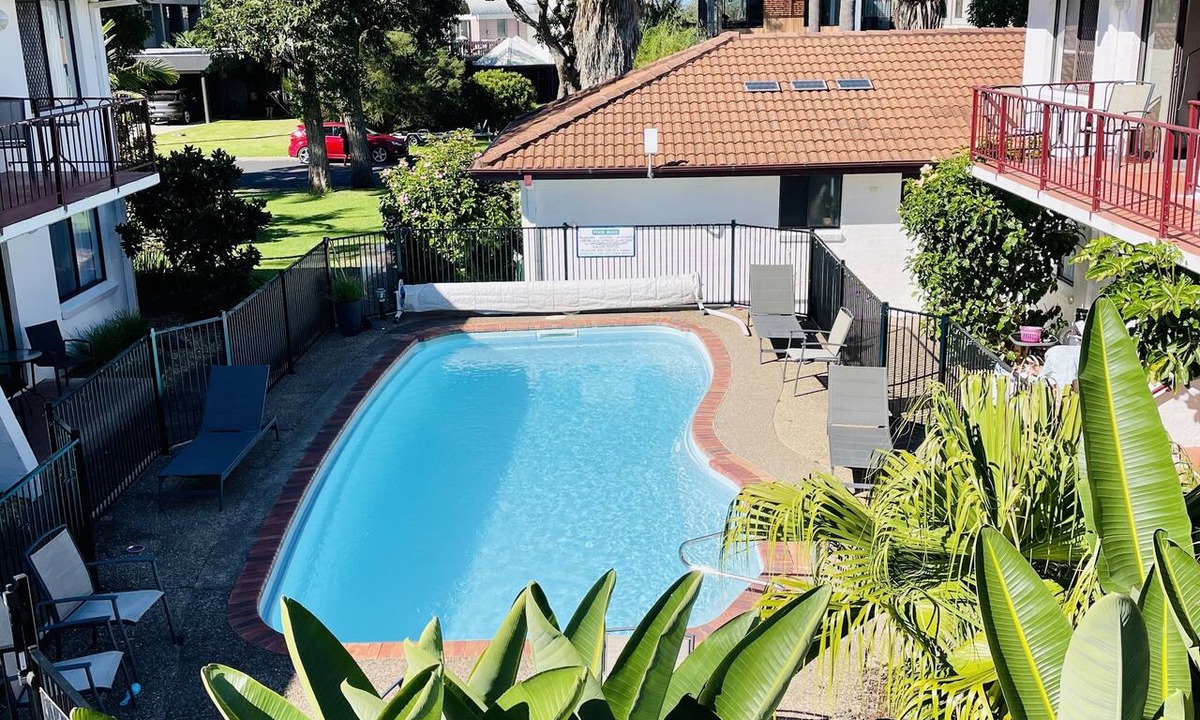 Merimbula Apartment | Hibiscus Beach Cottage only 3 minutes walk to the main beach