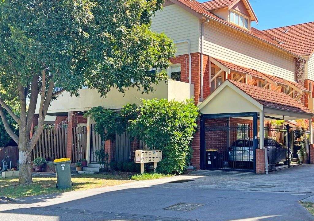 Box Hill Apartment | Hidden Gem 1-Bedder in Box Hill Prime Location