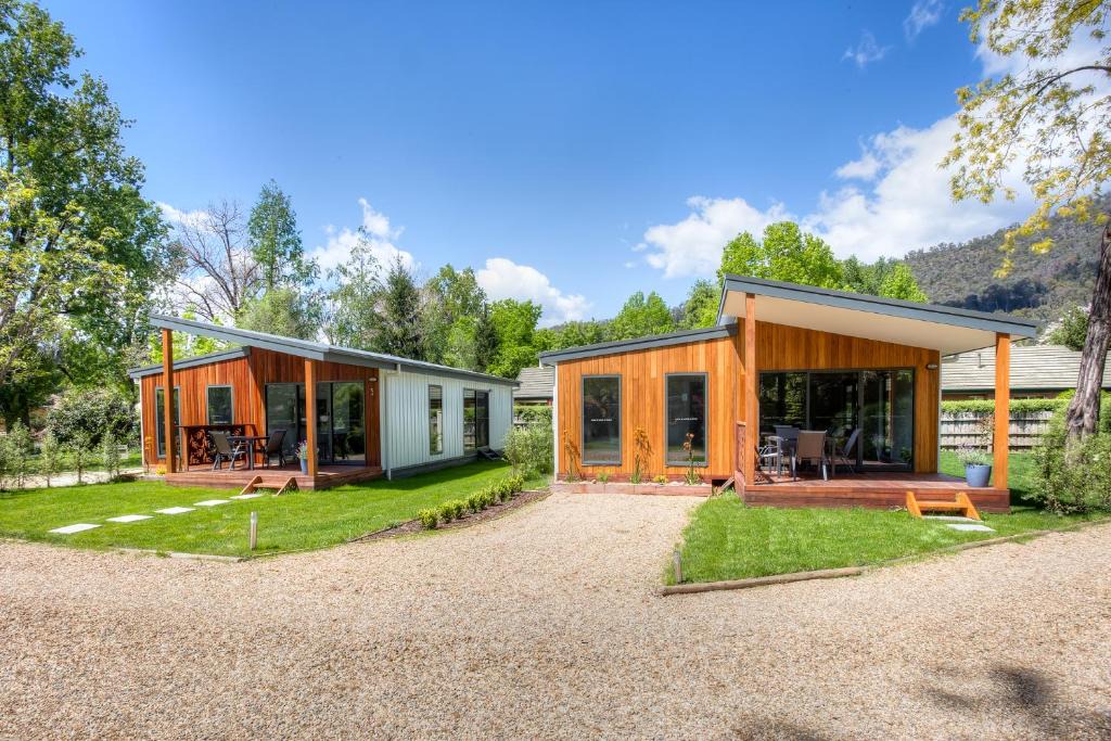 Bright House | Highland Valley Cottage 1