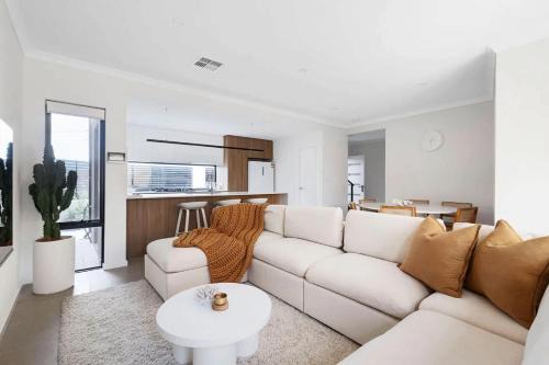 Hillarys House | Hillarys Urban Haus 4BR Near Beach and Marina