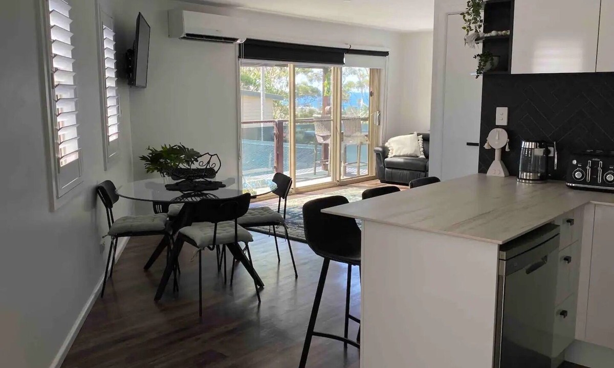 Avoca Beach Apartment | Hillside Haven - Avoca Beach