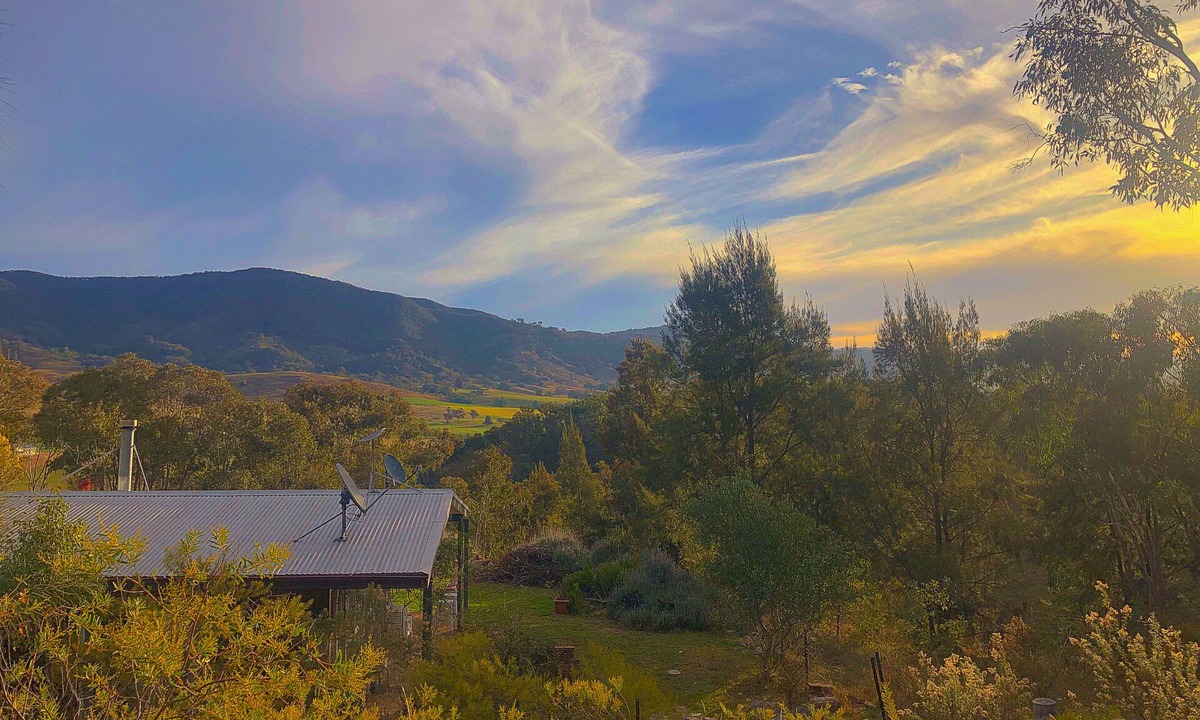 Mullamuddy Cottage | Hilltop Hideaway, Firepit, Starry Nights & Privacy