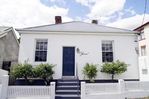Launceston CBD House | Historic Getaway
