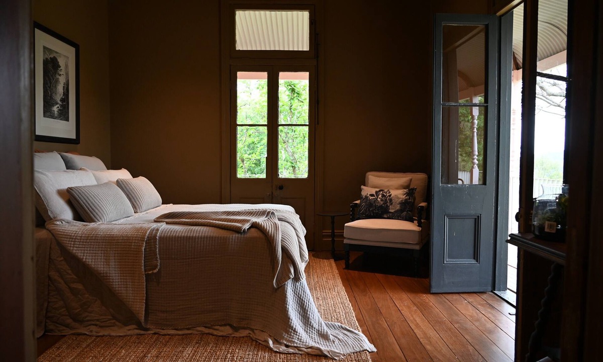 Bulga House | Historic Hunter Valley bush retreat with valley views& slow weekends by the fire