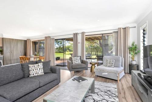 Salamander Bay Apartment | Hitters Paradise Stay Play