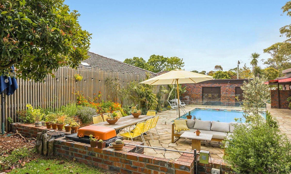 Frankston South House | Hola - Holiday House with Pool