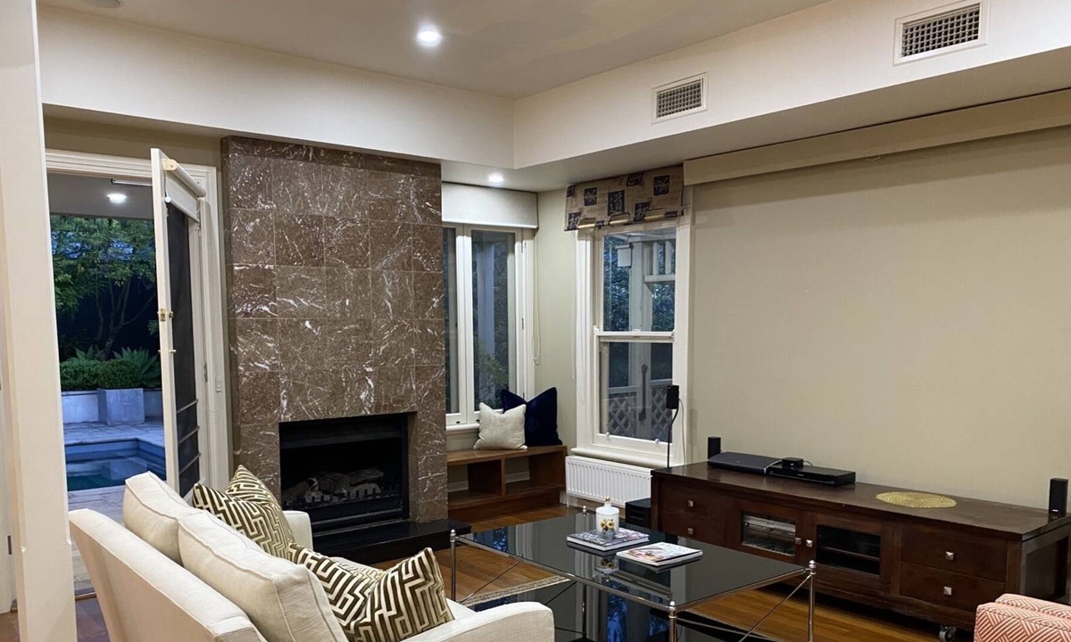 Canterbury House | Holiday House in Canterbury with pool