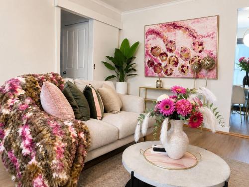 Laverton House | Holiday House in Laverton Modern Comfort ,Walk to Train Station,Car Hire Option