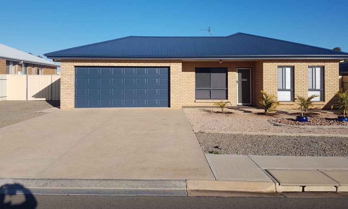 Moonta Bay House | Holiday Retreat - Short Walk to the Beach