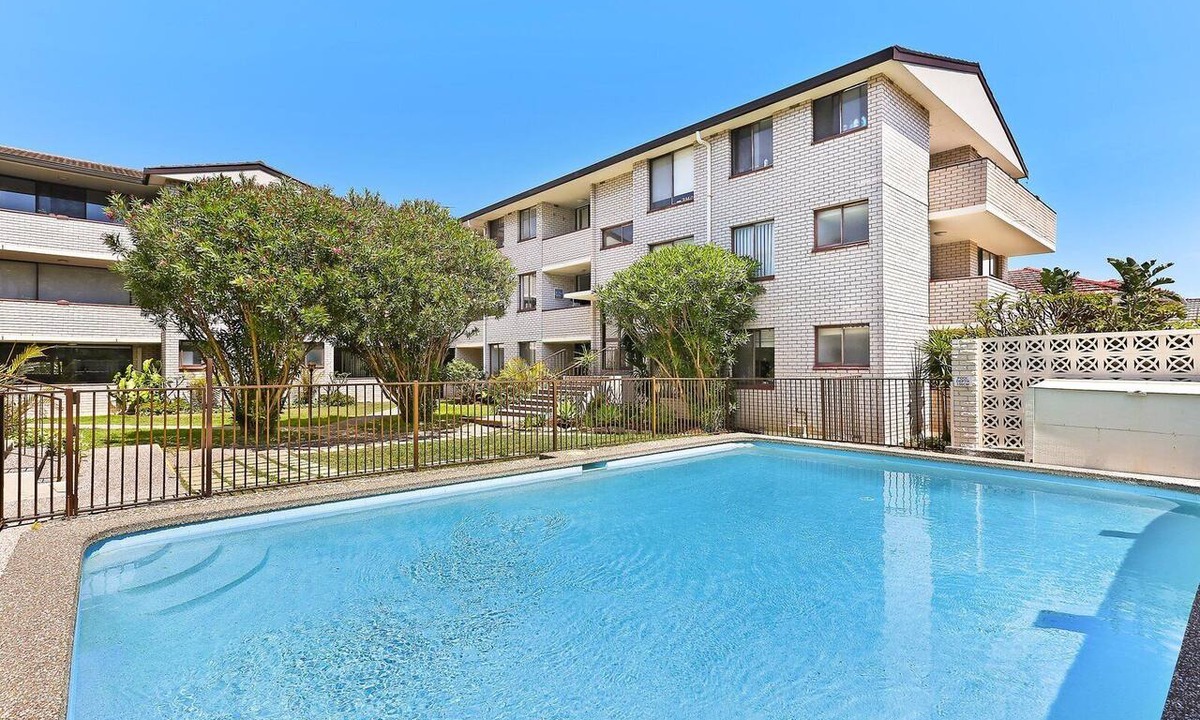 North Bondi Apartment | HolidayRento 2BR Bondi Beach with Air Con & Pool