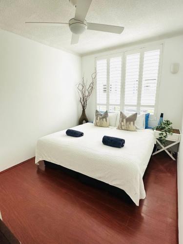 North Bondi Apartment | HolidayRento 2BR Bondi Beach with Air Con & Pool