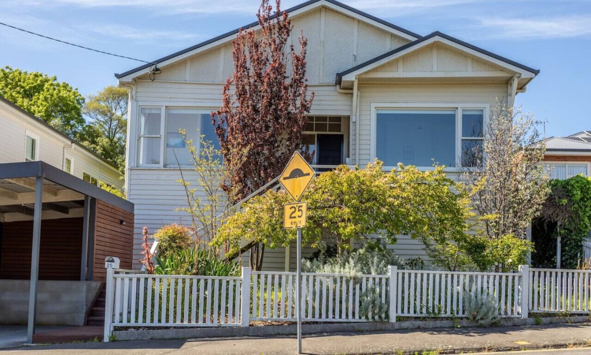 East Launceston House | Hollybrooke Cottage, prestige suburb in Launceston