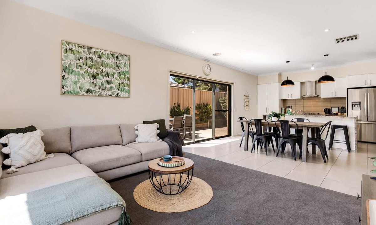 Flora Hill House | Home Away in Flora Hill
