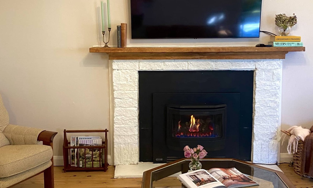Wentworth Falls House | Homely cottage walking distance to Wentworth Falls village. Family/pet friendly!