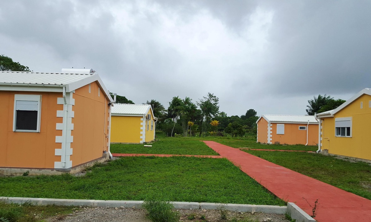 Macouria House | Homerez - House 15 km away from the beach for 2 ppl. with garden at Macouria