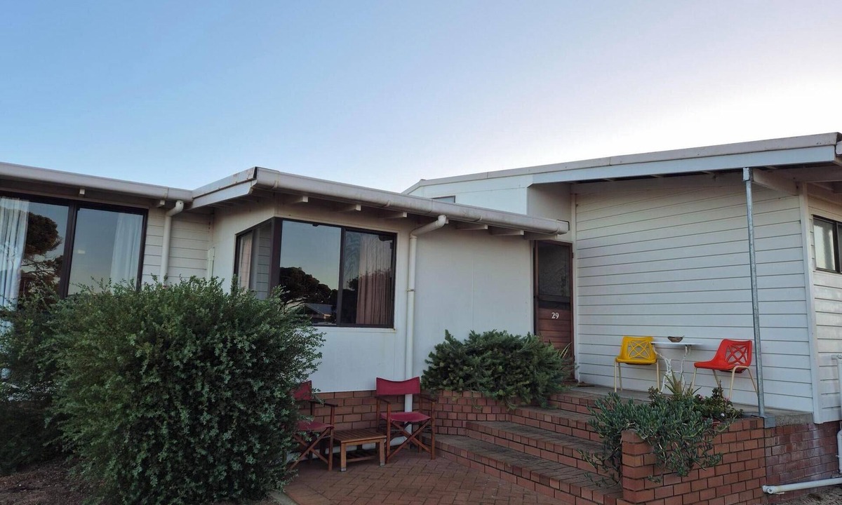 Hopetoun House | Hopetoun Beach House. Step back in time! A close stroll to town and beach.