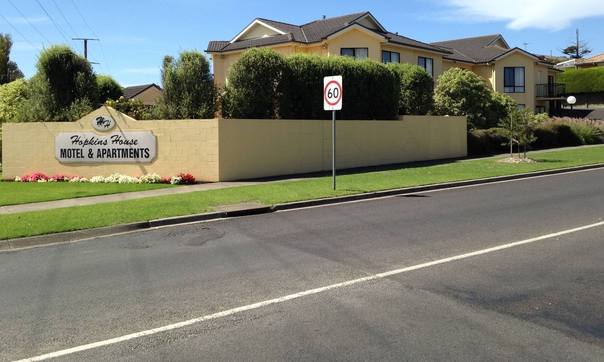 Warrnambool Hotel | Hopkins House Motel & Apartments