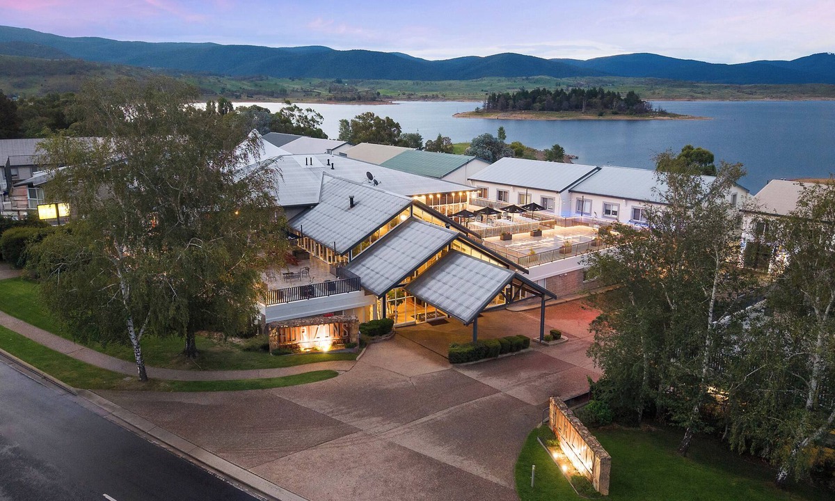 Jindabyne Hotel | Horizons Lake Jindabyne