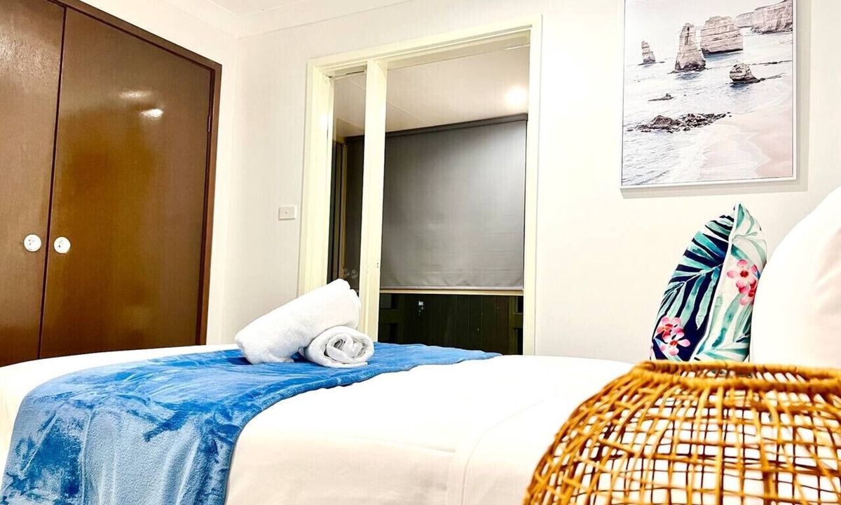 Hornsby House | Hornsby 5BR Peaceful Oasis with Wifi & Garage