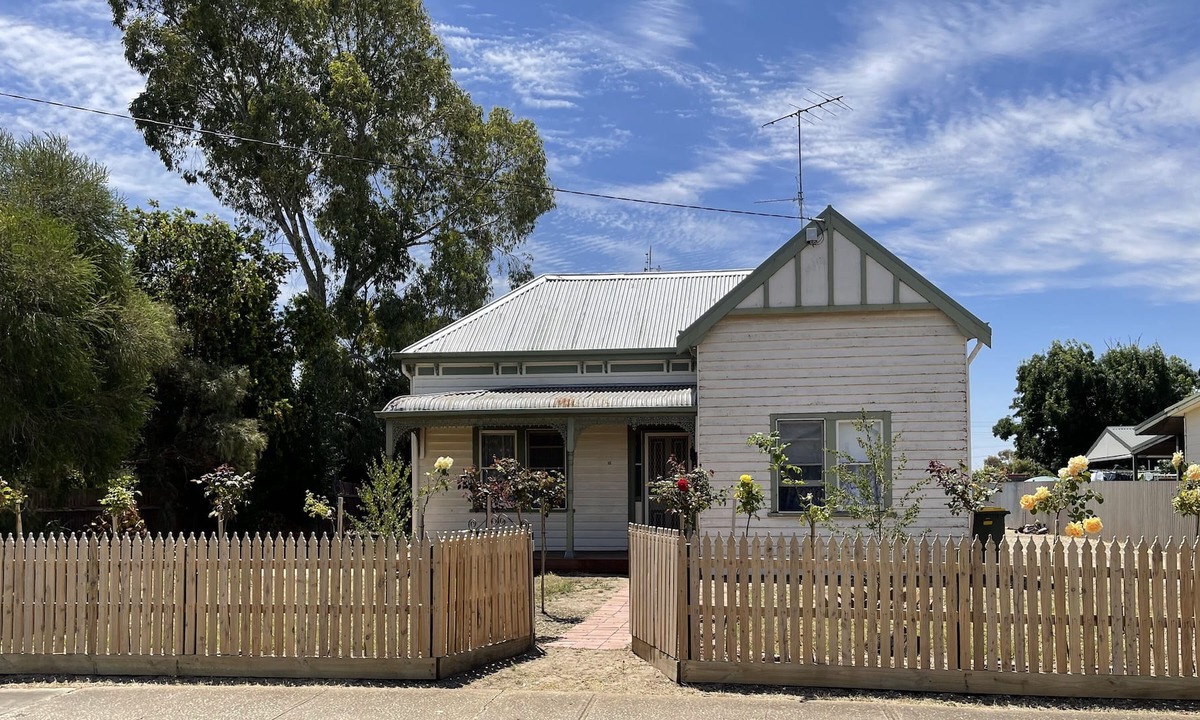 Horsham Cottage | Horsham stayz 3 bedroom 3 bathroom house
