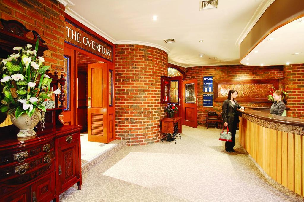 Mount Waverley Hotel | Hotel Bruce County