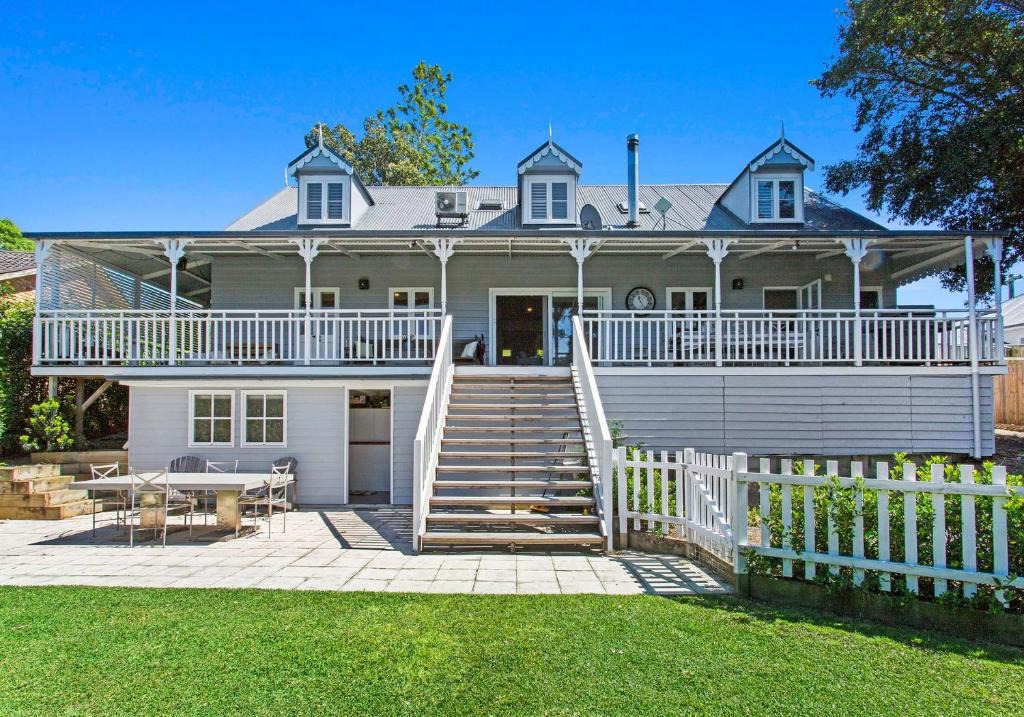 Berry House | Huckleberry House - By Berry Getaways