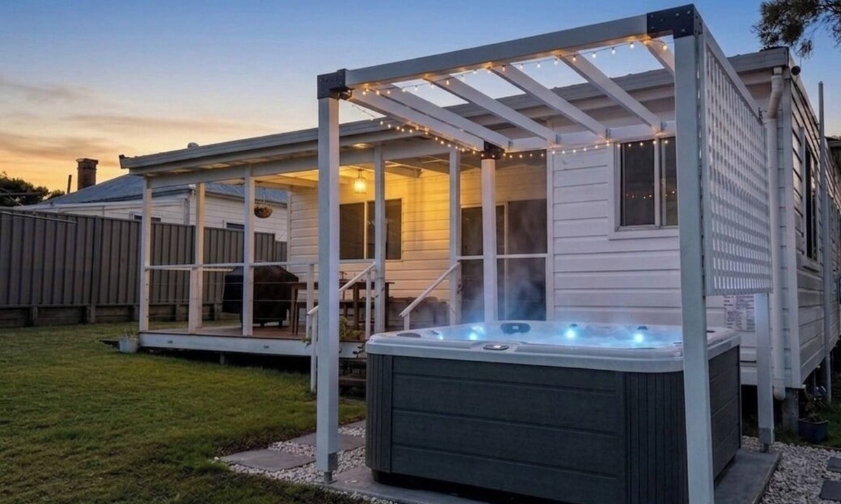 Aberdare House | Hunter Valley Cottage · Hot Tub · Fireplace · Pet Friendly