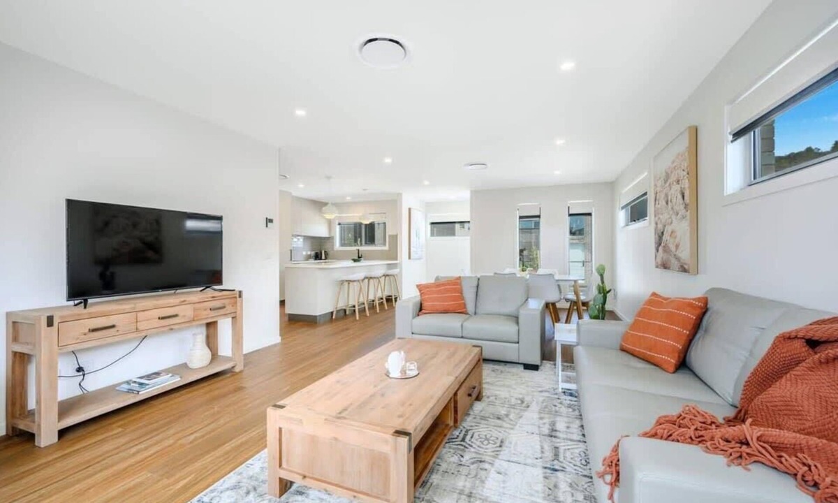 Warrane Villa | "Huon Villa" No.8 – 10 Mins to Airport/CBD.