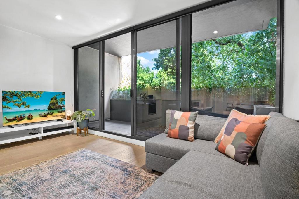 Melbourne Central Business District Apartment | Ikebana 1BR with Walk to CBD & Queen Vic Market