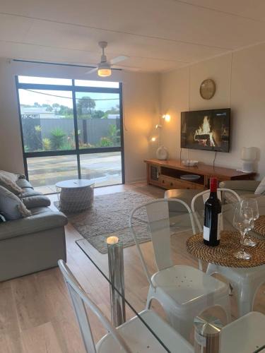 Kingscote Apartment | Investigator Beach Breeze Apartments U1