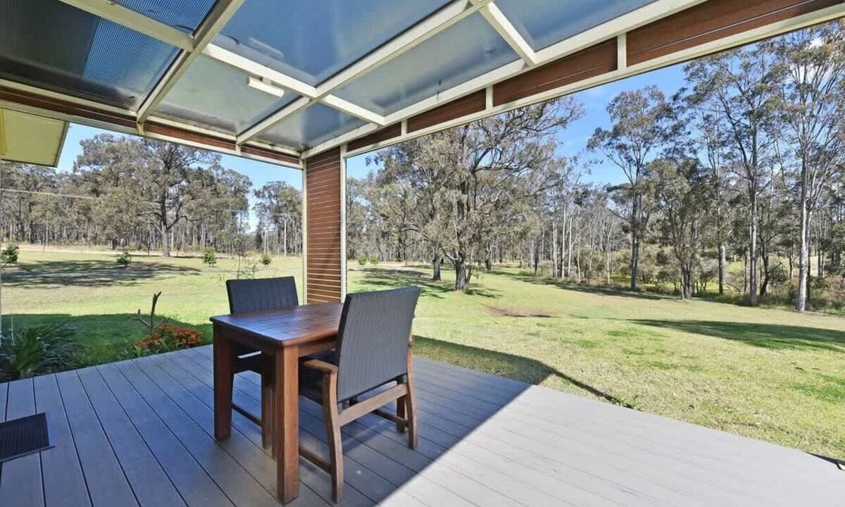 Pokolbin Villa | Ironbark Hill Spa Bath Villa 1- Tyrian