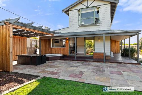 Surf Beach House | Island Escape with 12m Indoor Pool