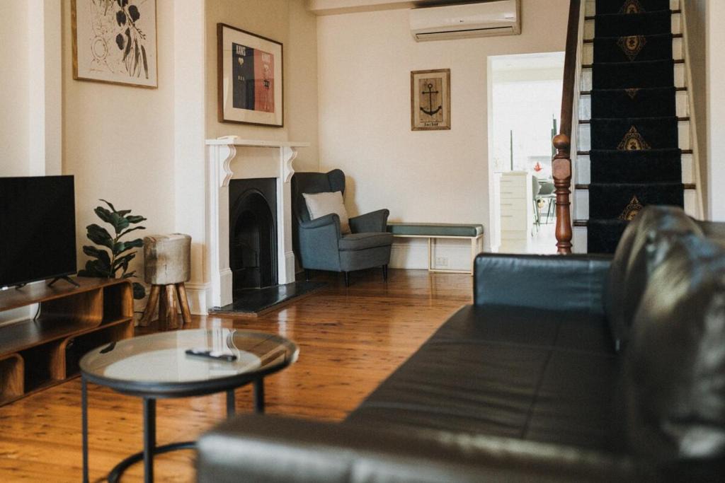 Glebe Apartment | Ivy Haven with City View Loft
