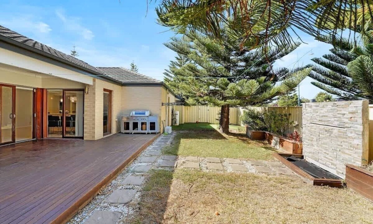 Point Cook House | Jamieson Retreat – Spacious Family Escape Near Sanctuary Lakes & Coast