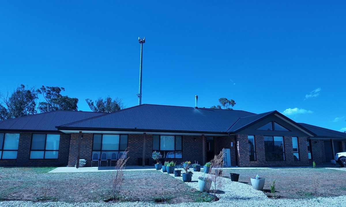 Binjura House | Janaki Farmhouse - Top of Hill at Cooma (NBN Tower)